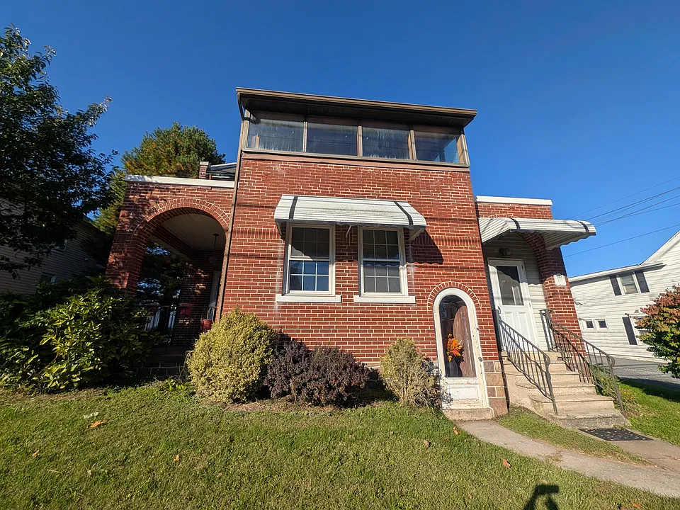 200 W Main St