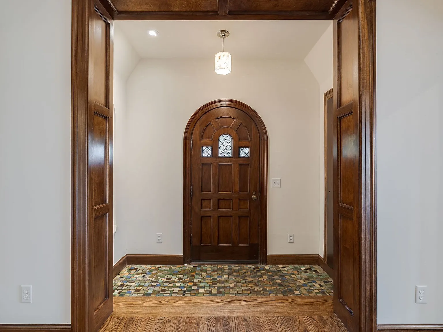 4 bed, 4.5 bath, 4883 sqft, $6,950 — Photo 3