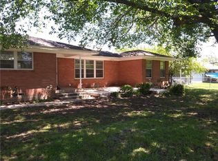 1312 Sherman Dr, Whitesboro, TX 76273