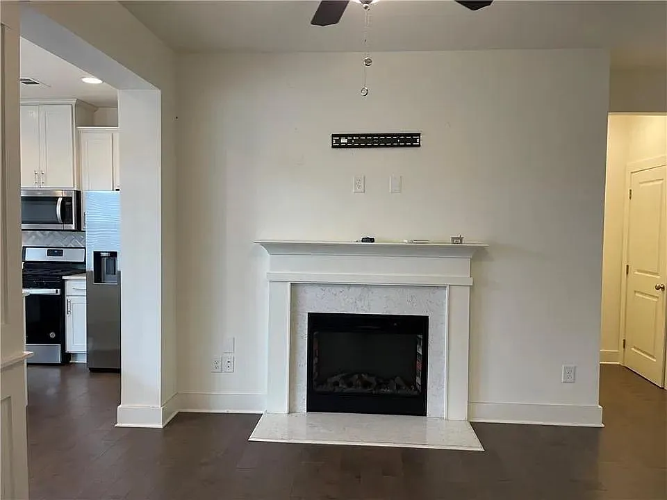 3 bed, 2.5 bath, 1745 sqft, $2,100 — Photo 4