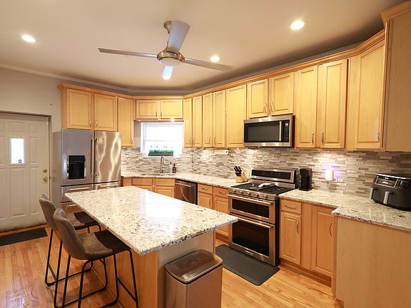 5th image of 3651 S Giles Ave