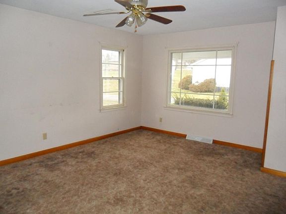 3rd image of 236 Stephenson Dr