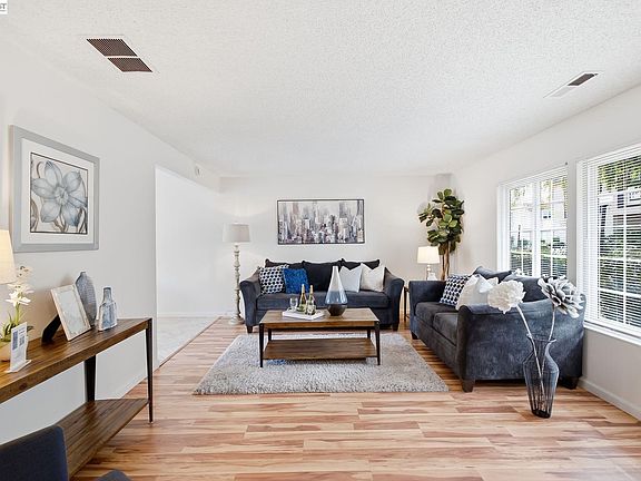 5th image of 27534 Stromberg Ct