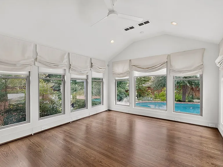 2323 Barberry Dr — Photo 20