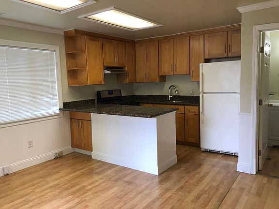 3rd image of 2247 Moorpark Ave #1