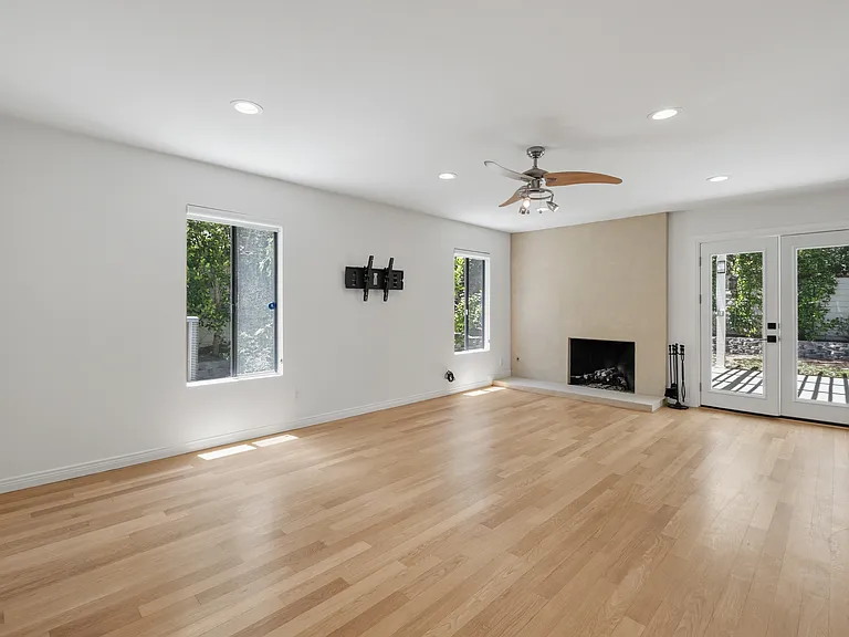 4215 Balcony Dr — Photo 18