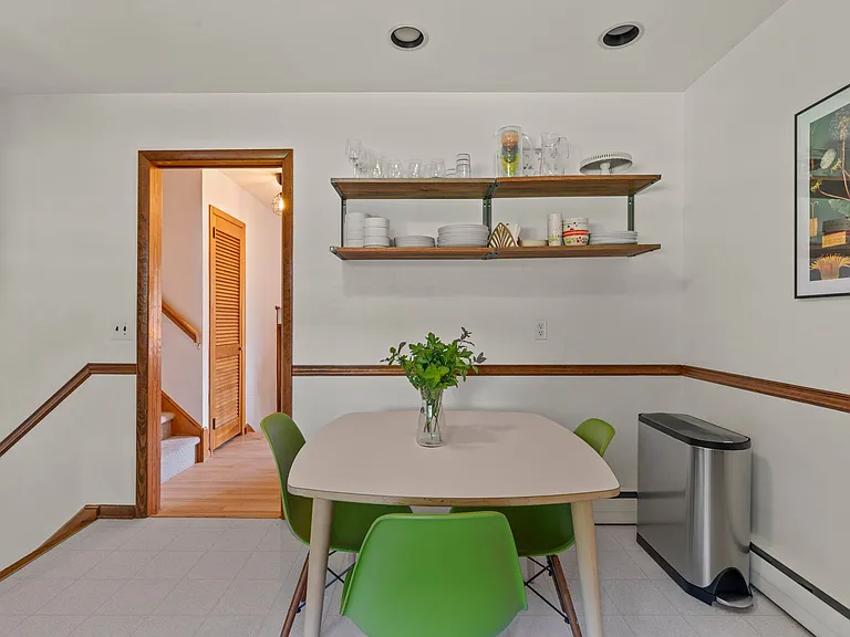 23 Jonathan Way — Photo 8
