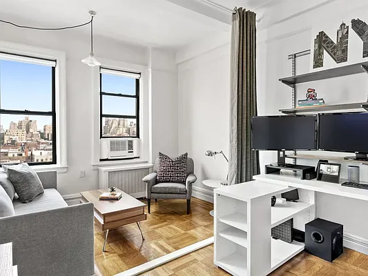 Rented by Metropolitan Equities | media 11