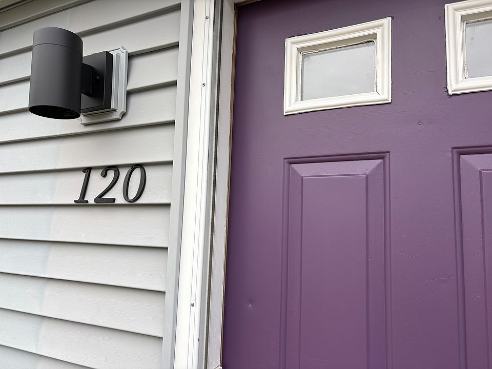 Center unit in owner-occupied triplex.