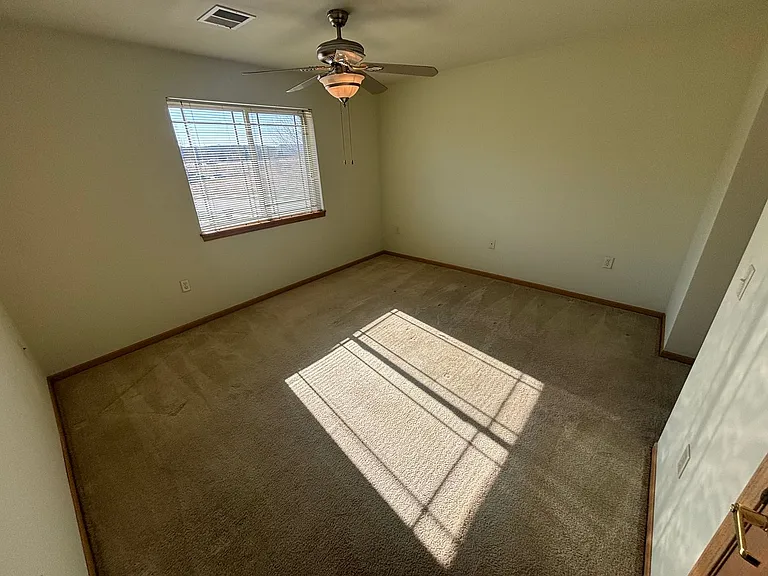 Prairie Crest Apartments — Photo 43