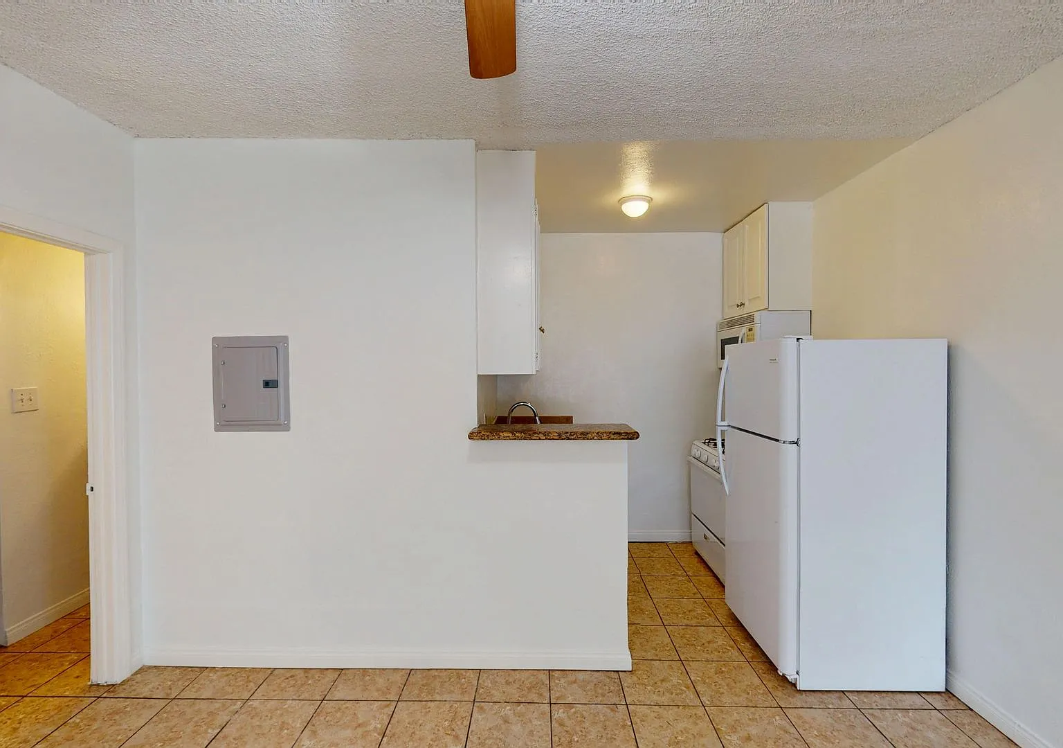 205 Plymouth — Photo 3