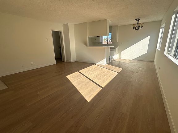 4th image of 382 Molino Ave APT 4