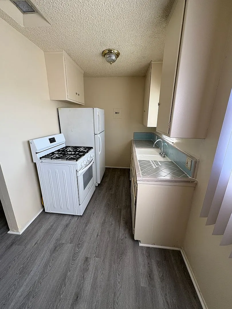 Midtown - 4729 San Vicente — Photo 4