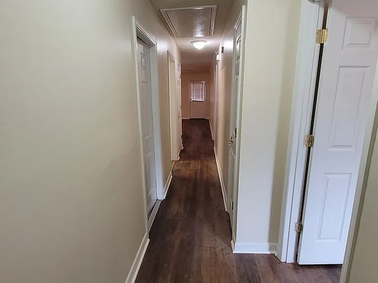 104B Embleton Ct — Photo 2