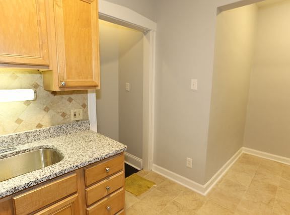 5th image of 4703 N Albany Ave #3