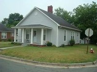 530 N Melville St, Graham, NC 27253