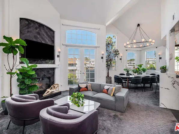 11680 Montana Ave APT 302, Los Angeles, CA 90049