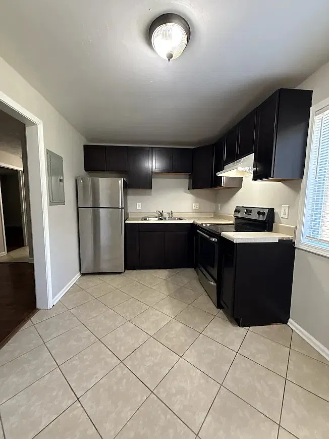 2 bed, 900 sqft, $1,095 — Photo 2