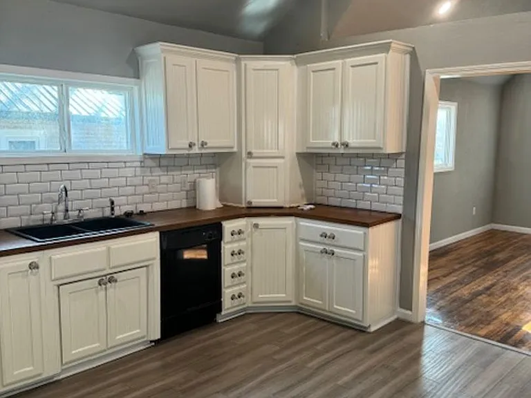 803 W Cherokee St — Photo 13