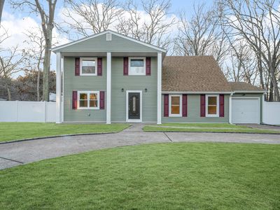 6 Wakefield Ave, Coram, NY, 11727