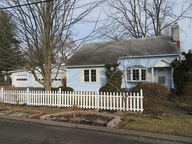 550 W Franklin St photo 1
