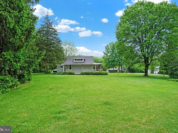 1658 Poplars Rd, York, PA 17408