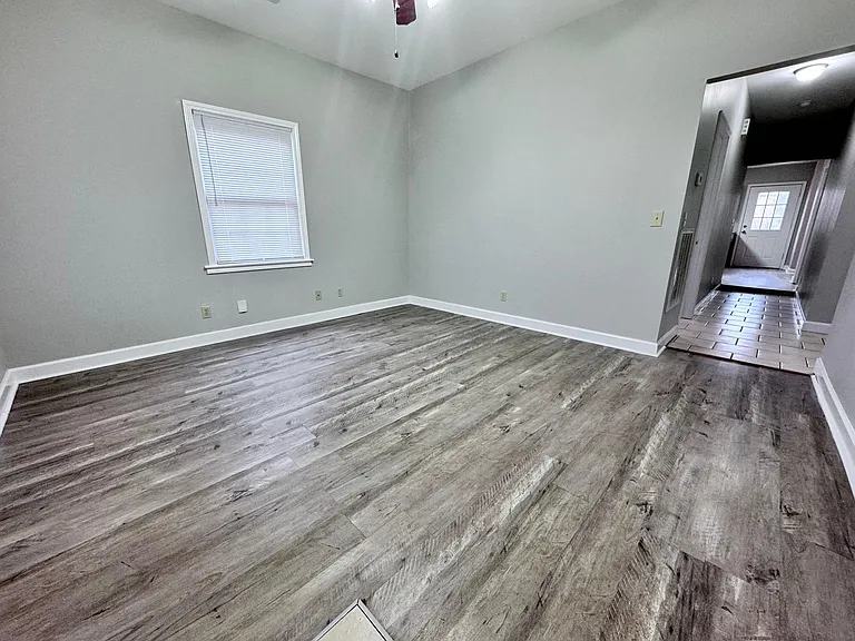 607 Warner Ave — Photo 3