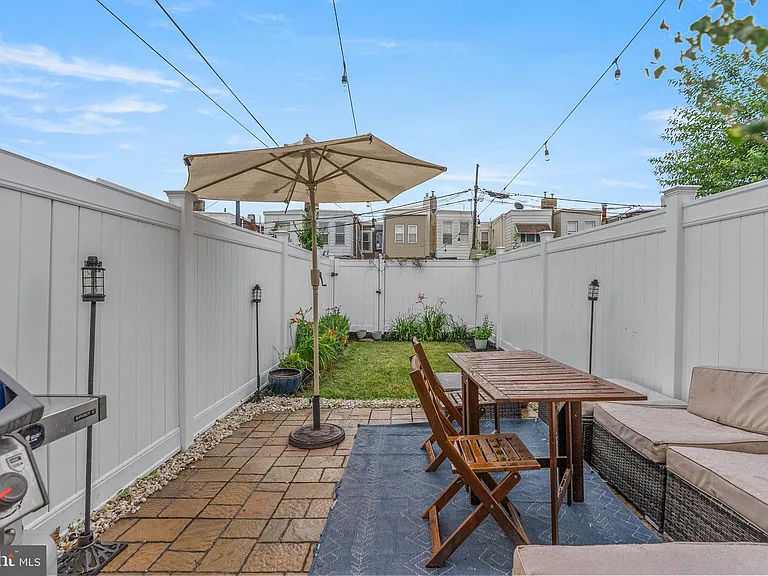 3183 E Thompson St — Photo 11