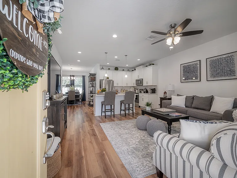 1714 E Lambright St — Photo 5