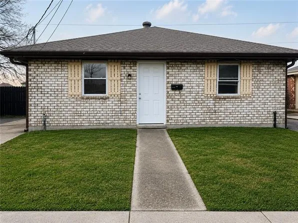 3508 Pakenham Dr, Chalmette, LA 70043