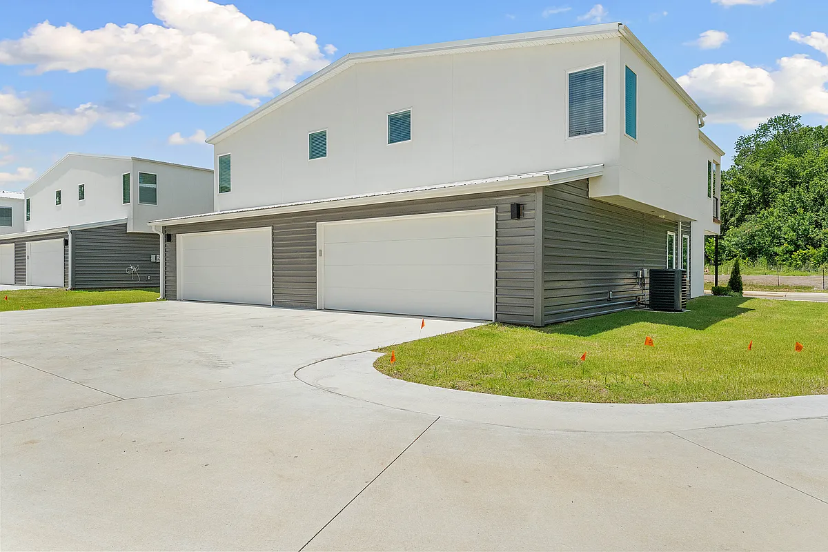 Building Photo - Horizon Line Dr