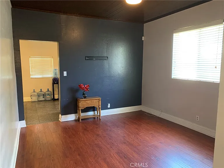 507 W State St — Photo 33