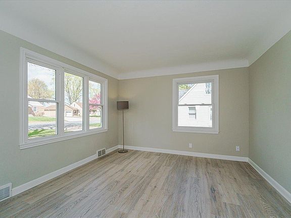 3rd image of 8127 1st Ave S