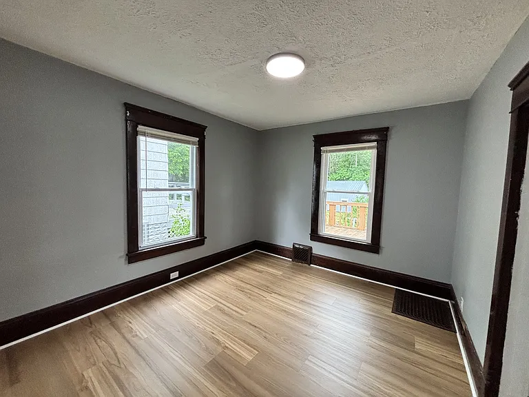 934 Green Ave SW — Photo 7
