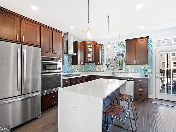 2nd image of 619 Totten Mews Ne