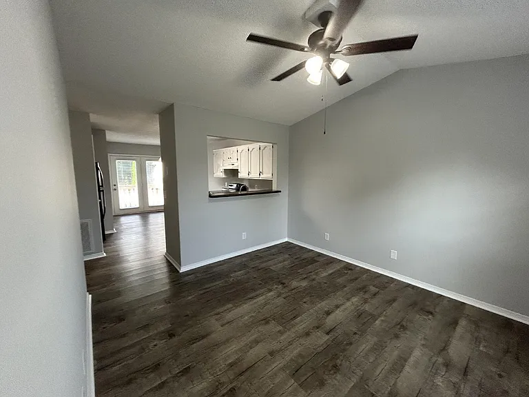 650 N Dixie Ave #A — Photo 10