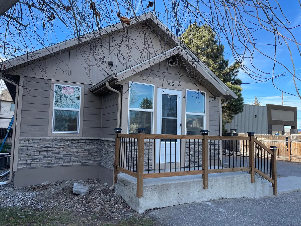 Front porch area, with a covered mud room - 503 Colorado St