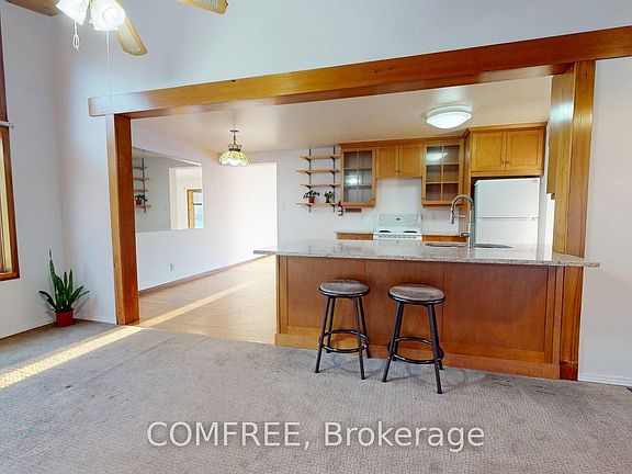 3rd image of 146 Old Colony Rd