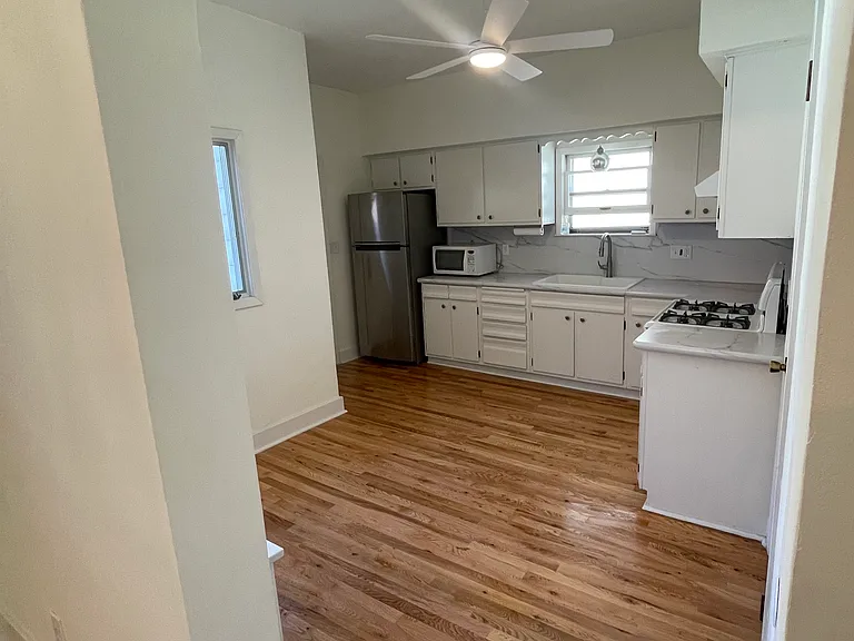 1367 Grand Ave — Photo 8