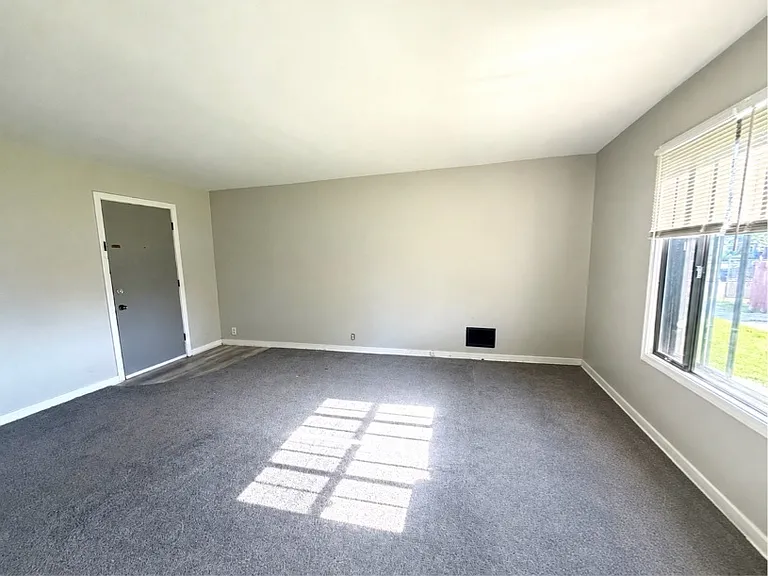 12 Knowlton Ave — Photo 9