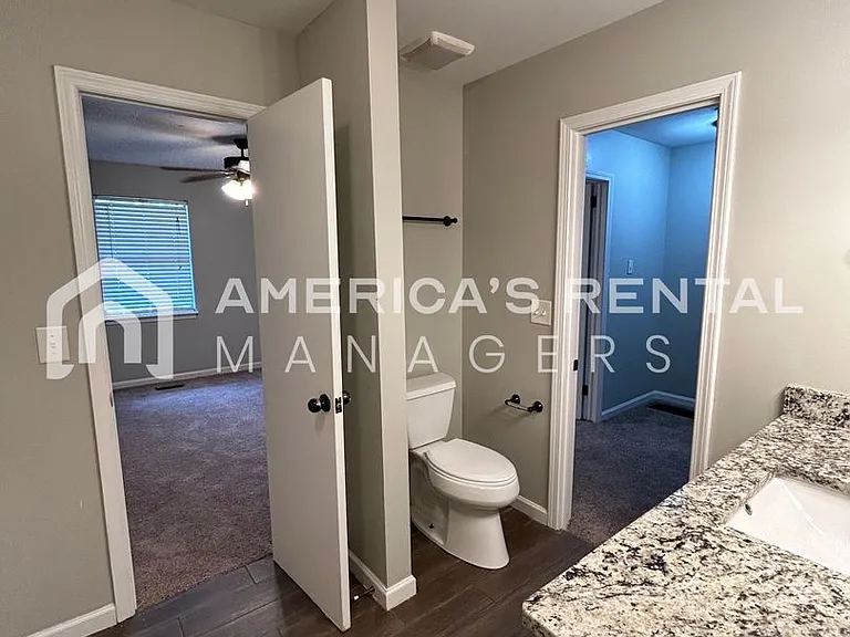 2422 Hampstead Dr — Photo 20