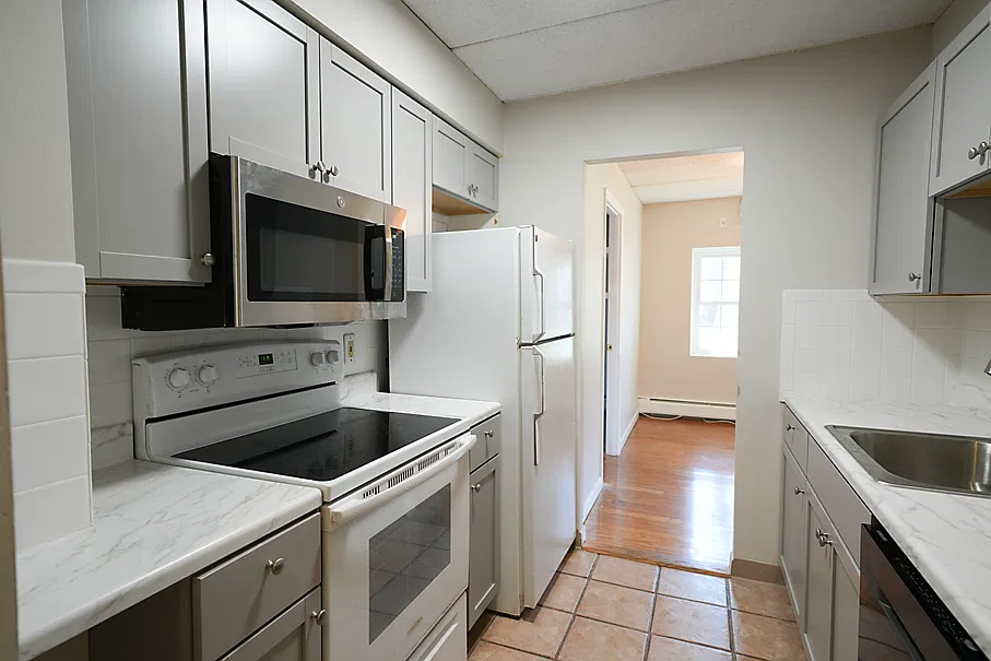 3 bed, 1180 sqft, $3,200 — Photo 2