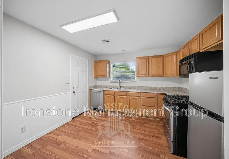908 W El Paso Pl — Photo 6
