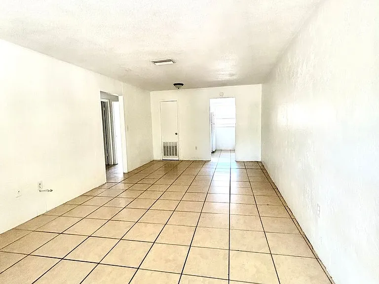 1225 Kennedy Rd #6 — Photo 2