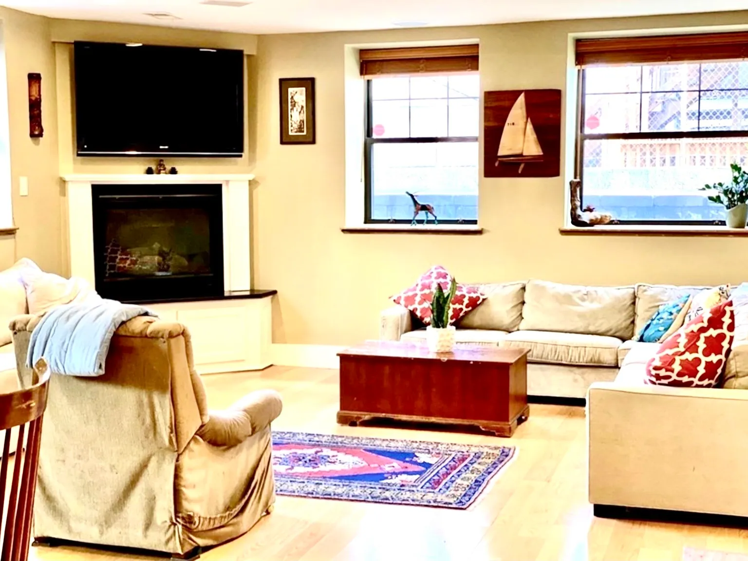 2 bed, 2.0 bath, 1243 sqft, $4,750 — Photo 3