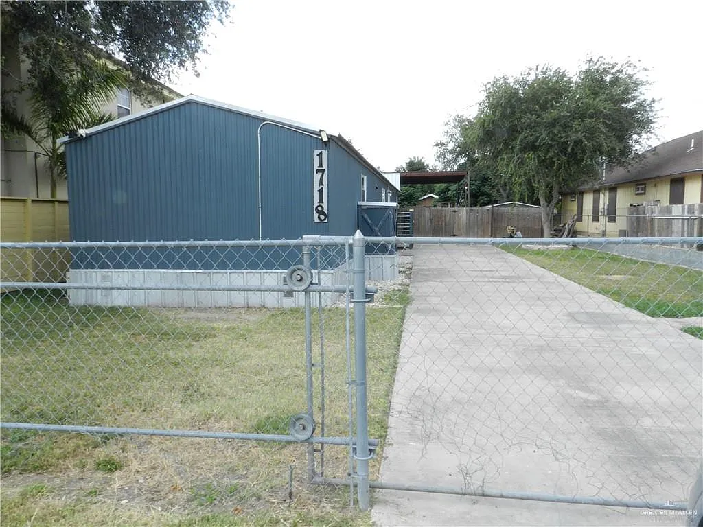 3 bed, 2.0 bath, 1216 sqft, $1,200 — Photo 1