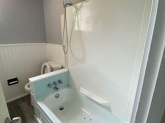 5th image of 743 E End Ave