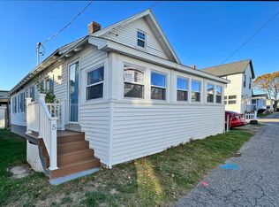 5 McKay Ave, Hampton, NH 03842