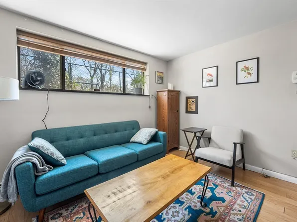 5 Centre St APT 11, Cambridge, MA 02139