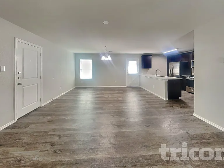 8511 Amistad Cv — Photo 2